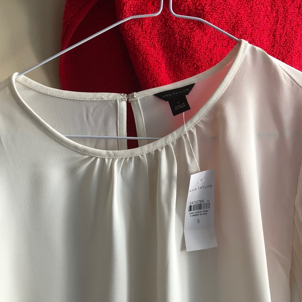 Ann Taylor nwt cream balloon sleeve top